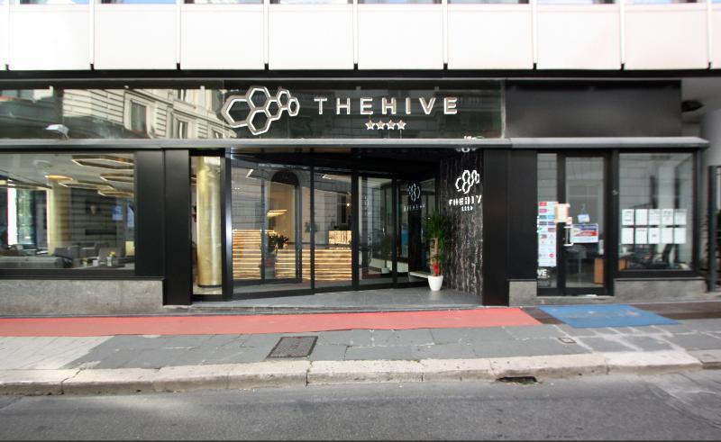 The Hive 4* Rom